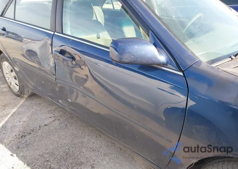 2005 Toyota Camry Le z USA, uszkodzony, nr VIN 4T1BE32K05U085363